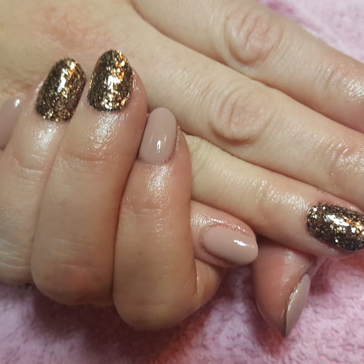 Nude sparkly nails